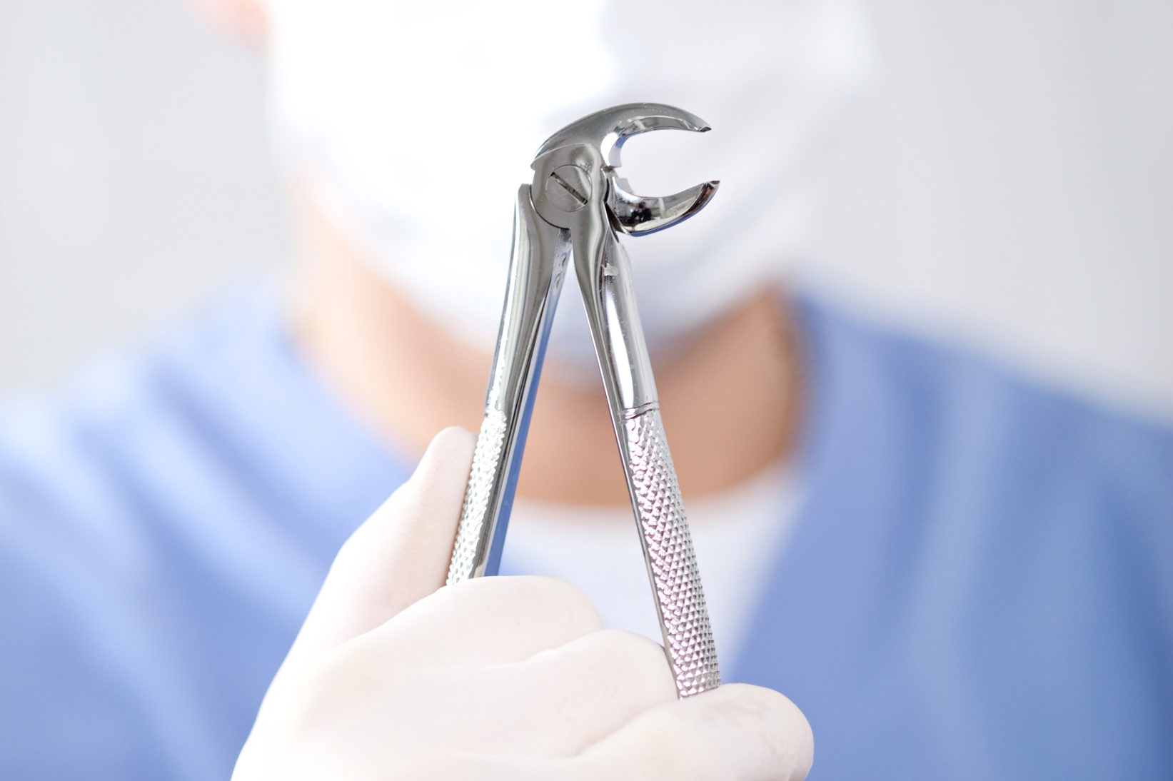 Что делает на приеме стоматолог-хирург?