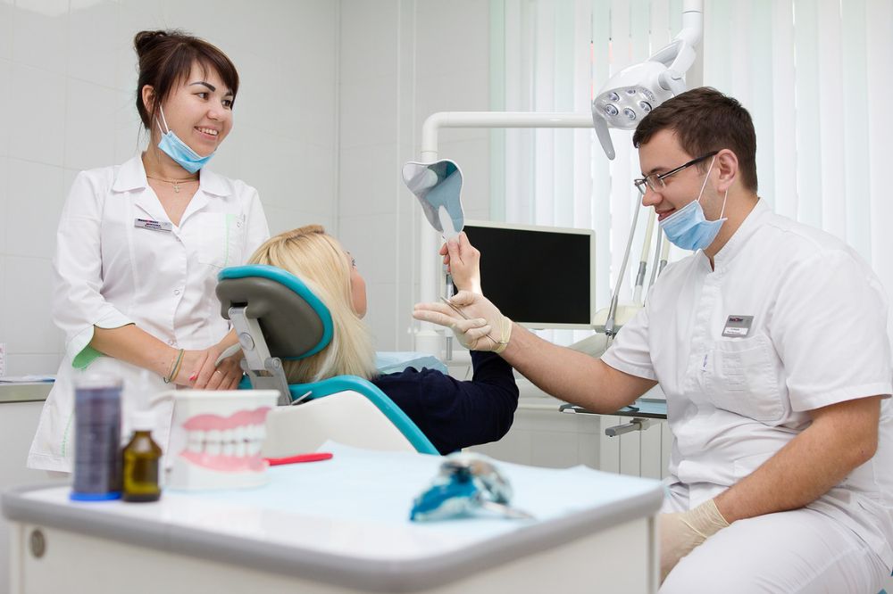 врач по деснам