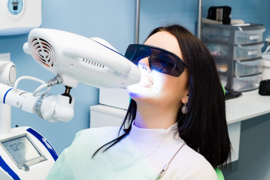Отбеливание зубов Zoom: особенности процедуры.