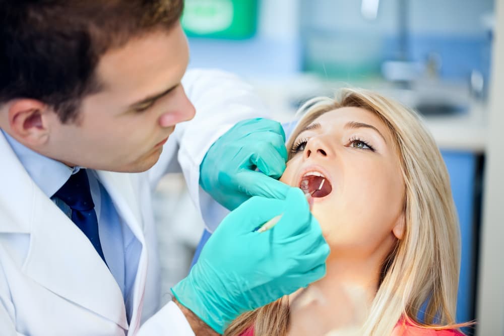 С какими проблемами можно записаться к стоматологу-терапевту?