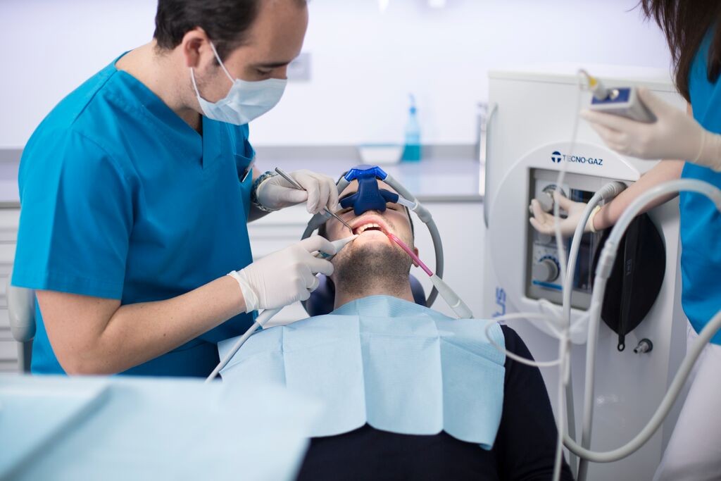 Лечение зубов под общим наркозом в стоматологии.