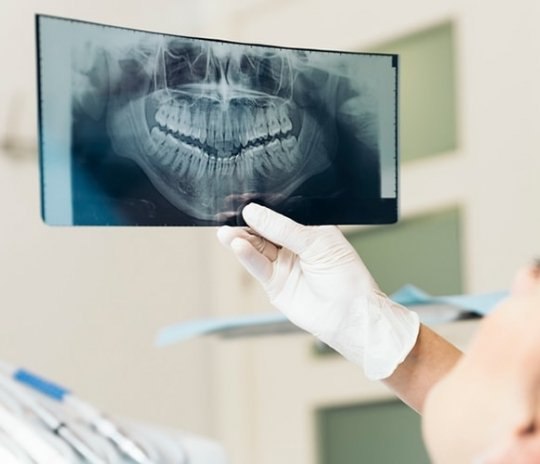 Как проводят диагностику зубов и полости рта?